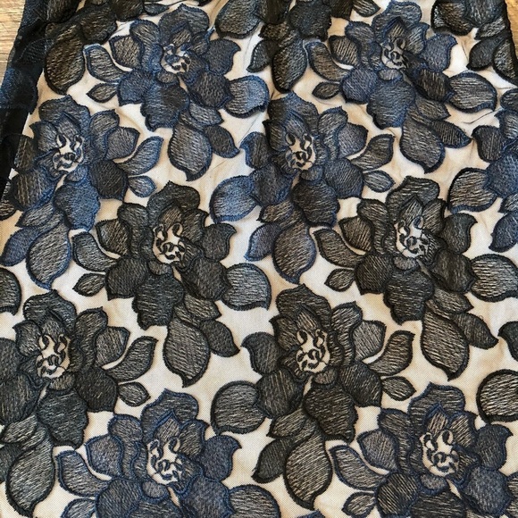 Express Embroidered Floral Shift Dress - HOLIDAY - Picture 2 of 5